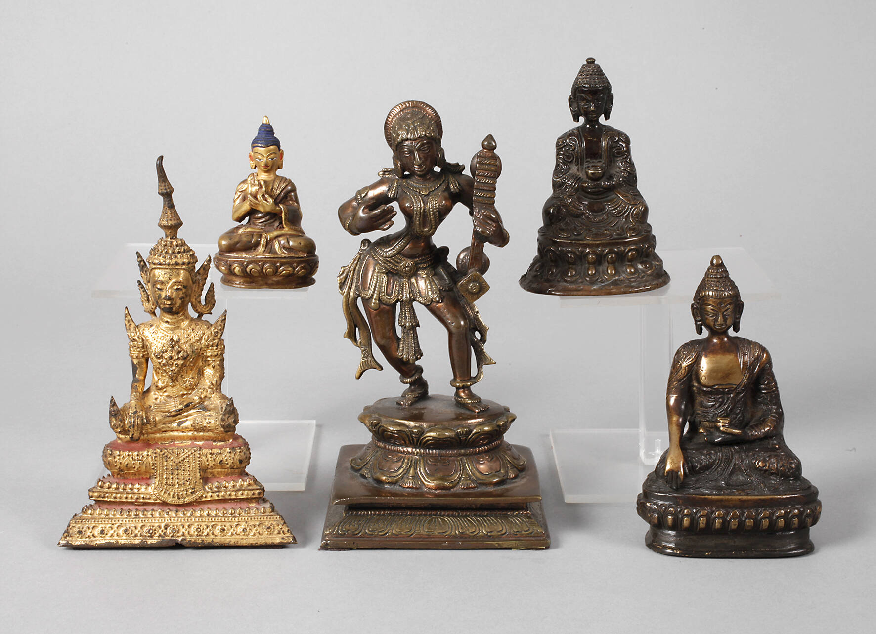 Fünf indonesische Kleinplastiken