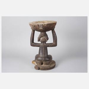 Geschnitzter Sitzhocker