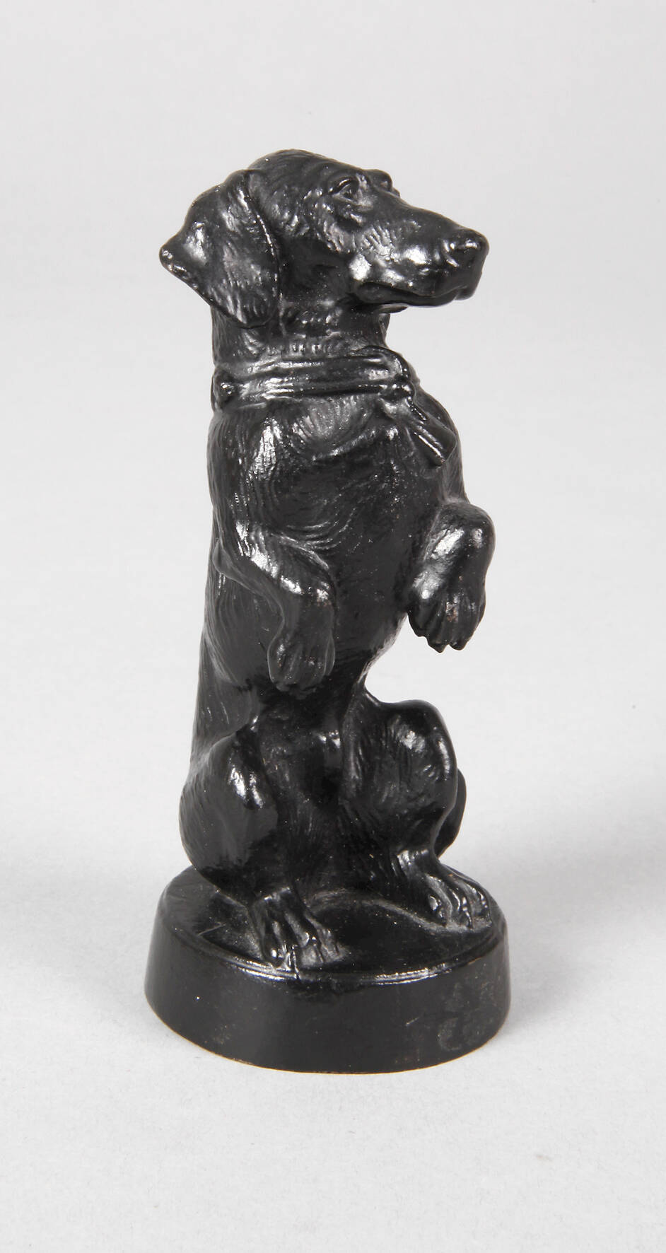 Russland Eisengussfigur Dackel