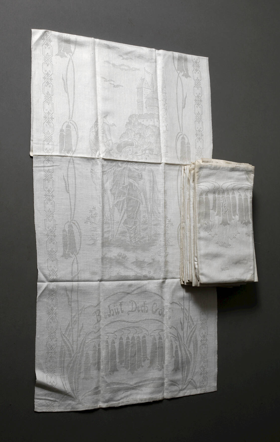 Zwölf Handtücher Jugendstil