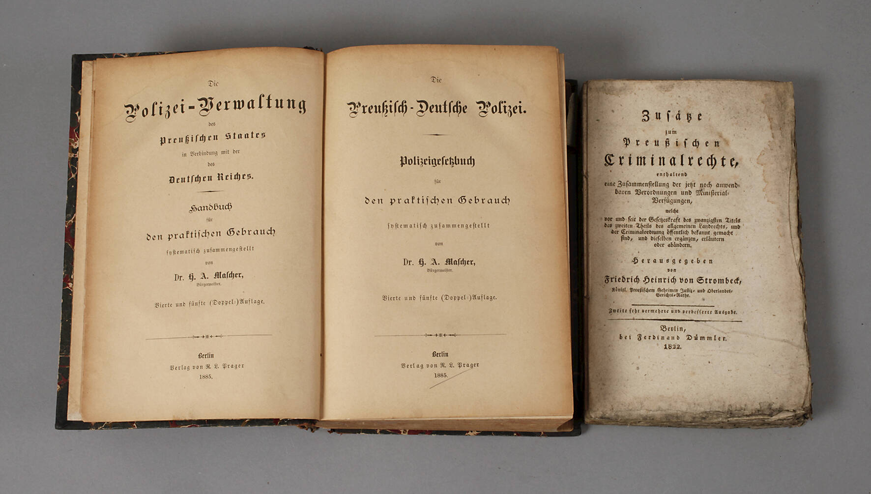 Zwei Bücher preußisches Kriminalrecht