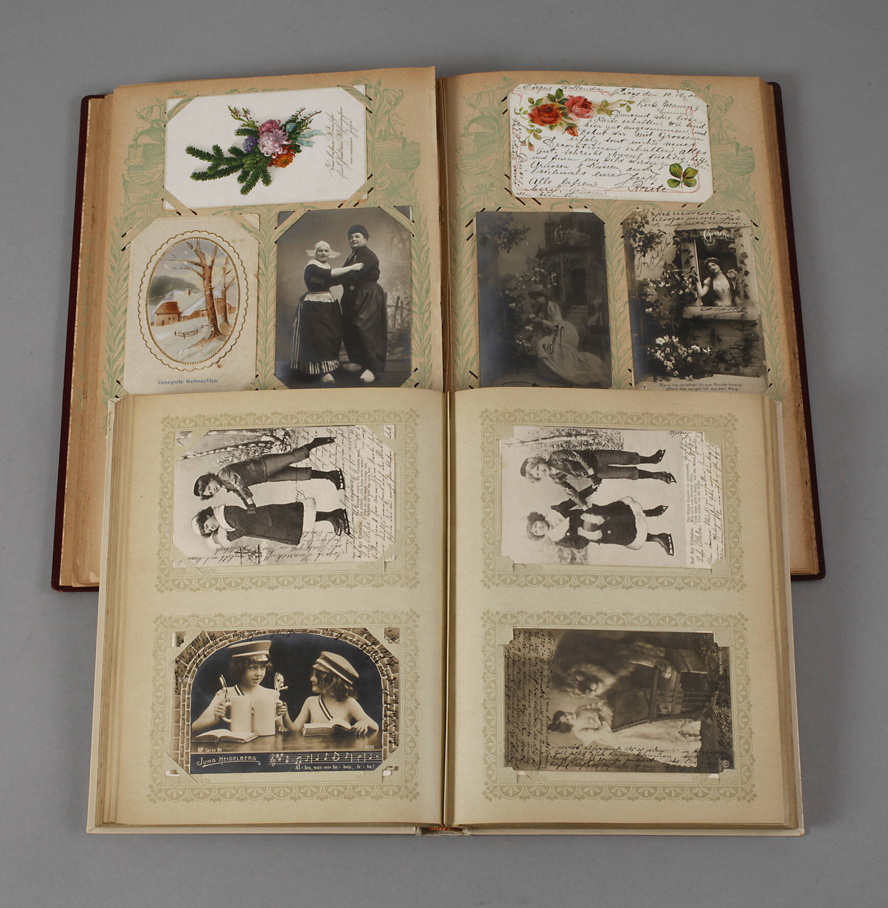 Zwei Postkartenalben