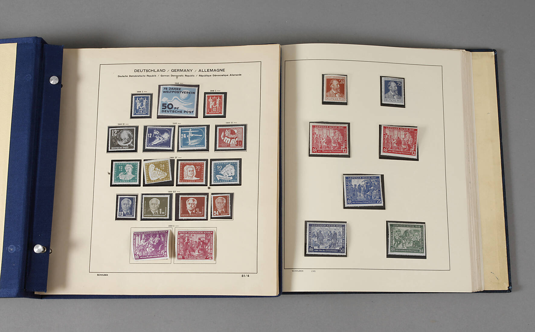 Zwei Briefmarkenalben OPD, BZ und EG, DDR
