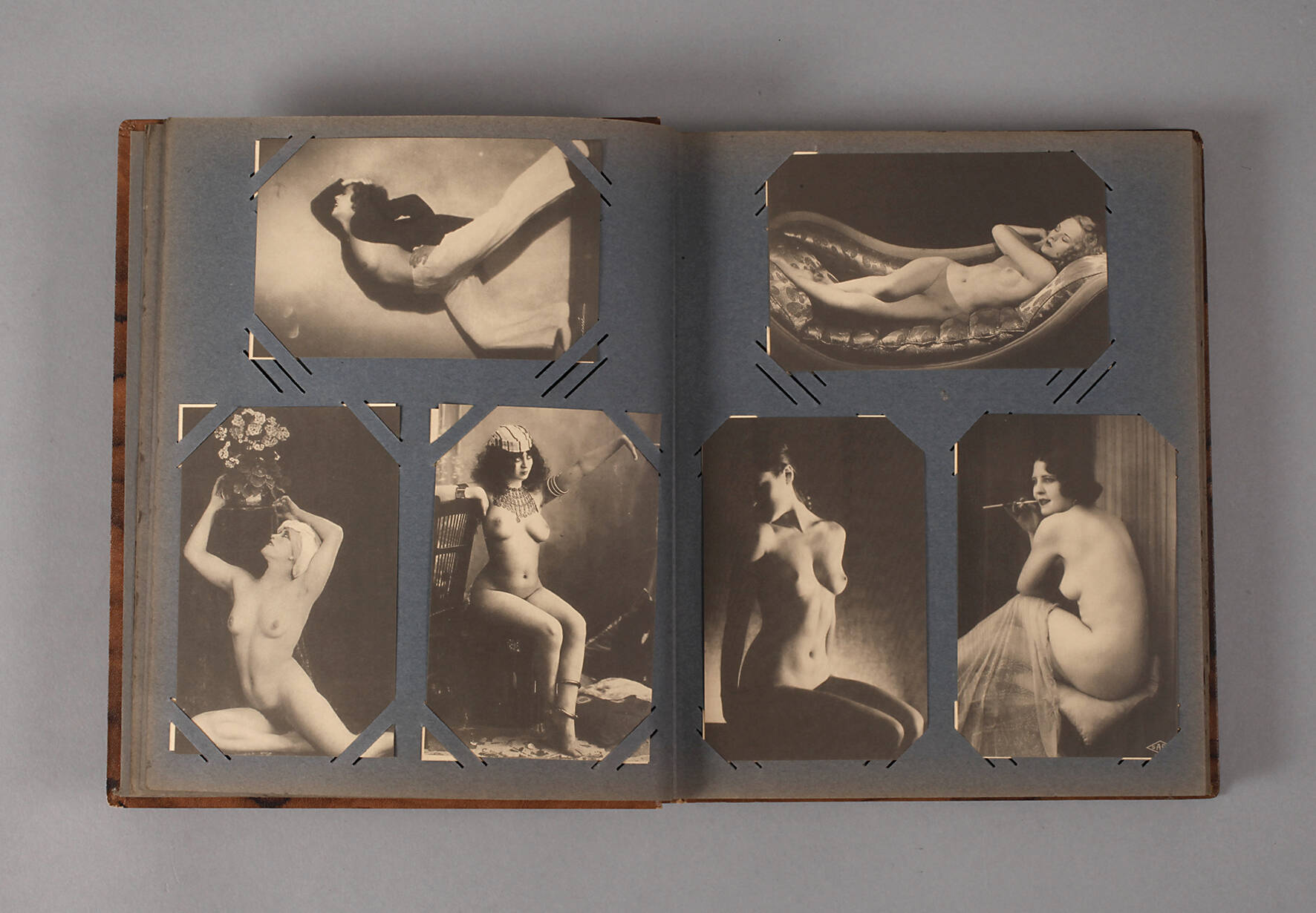 Erotisches Postkartenalbum