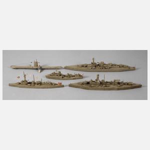 Fünf Kriegsschiff-Modelle Kaiserzeit