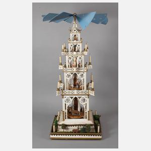 Große Pyramide als Kirchturm