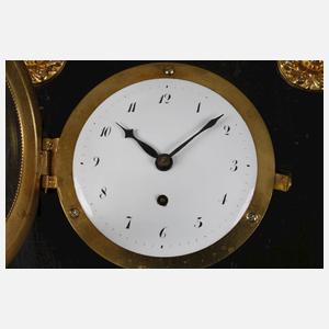 Klassizistische Wanduhr