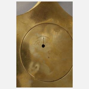 Klassizistische Wanduhr