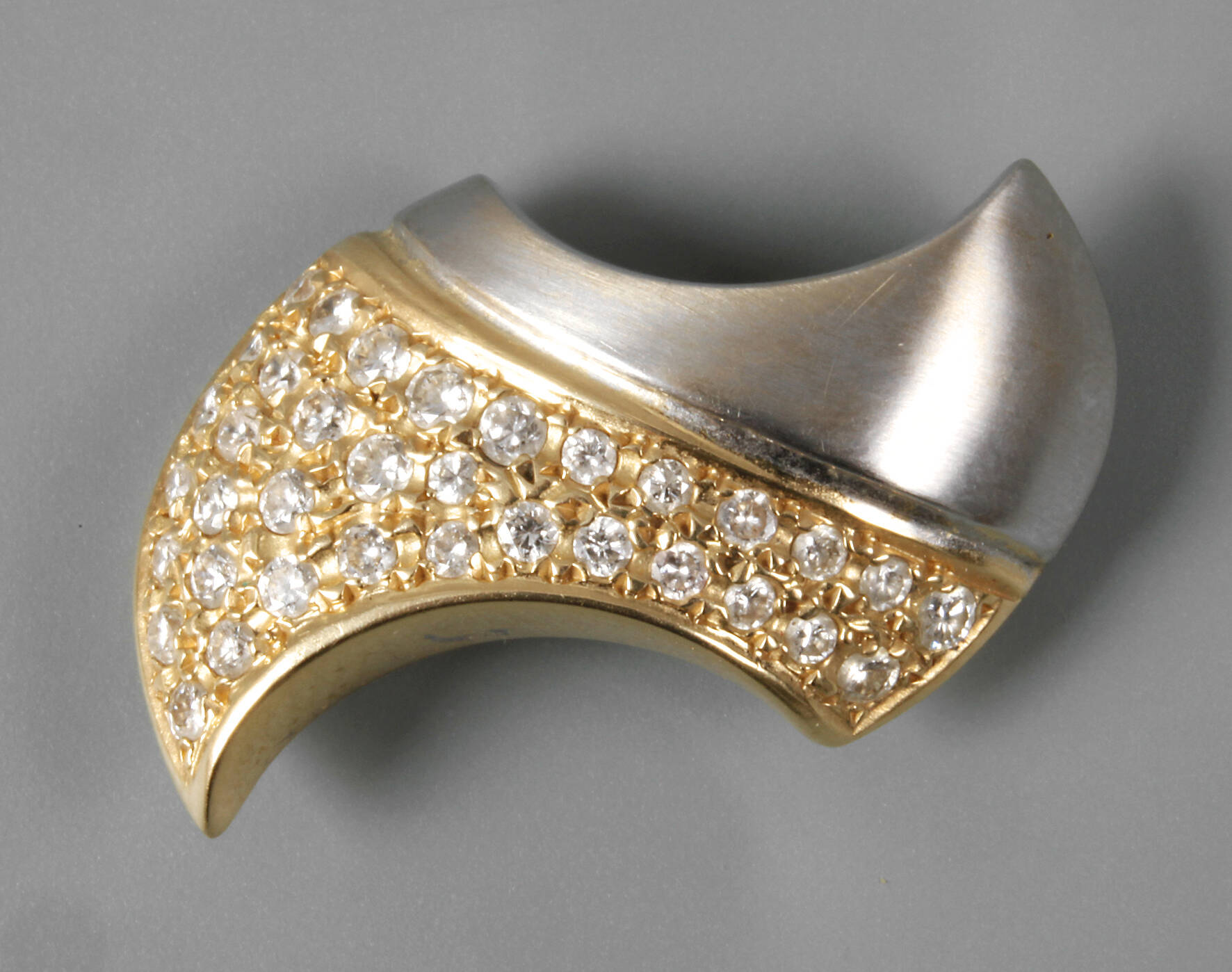 Anhänger mit Brillantbesatz