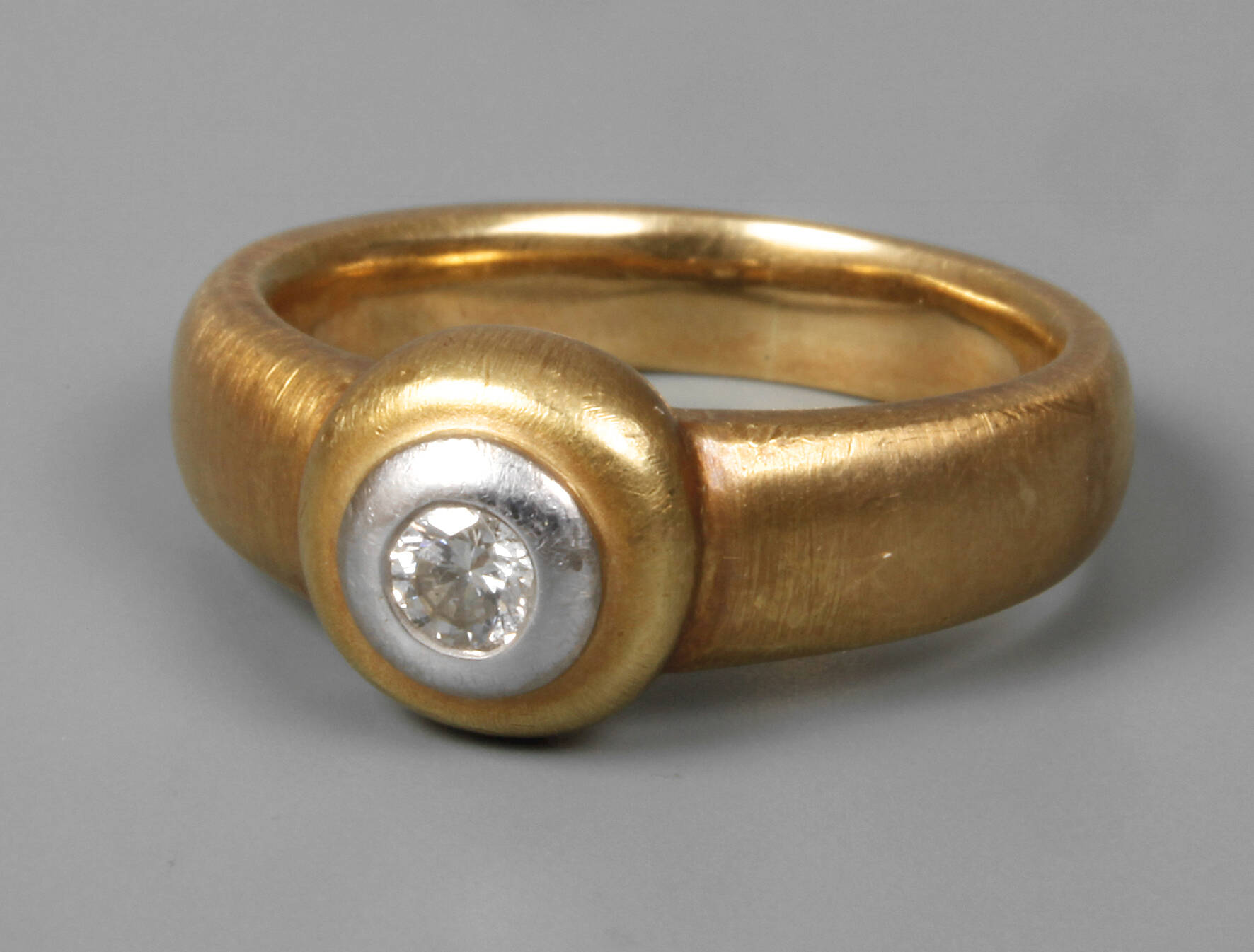 Damenring mit Brillant