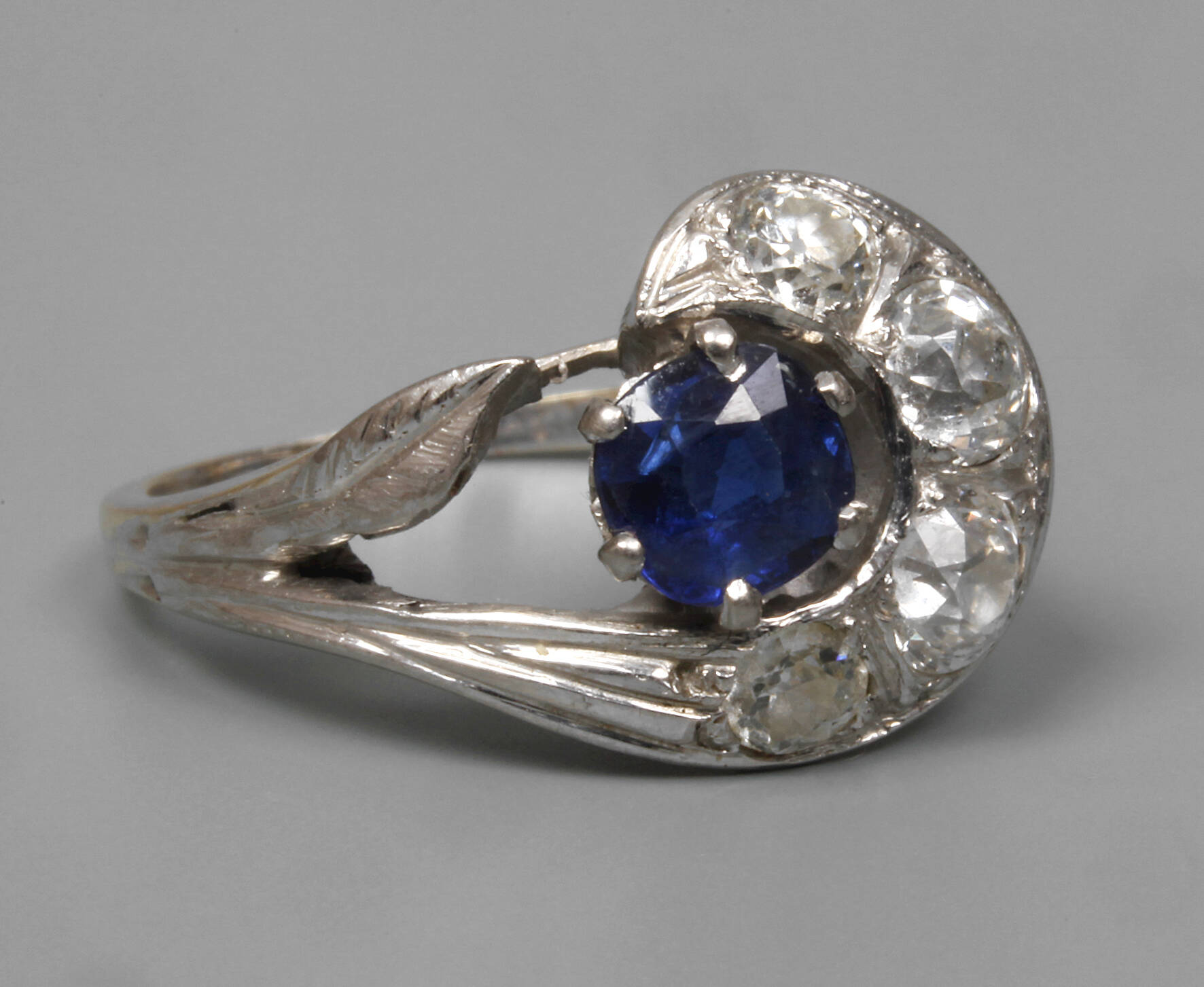 Diamantring mit Saphir