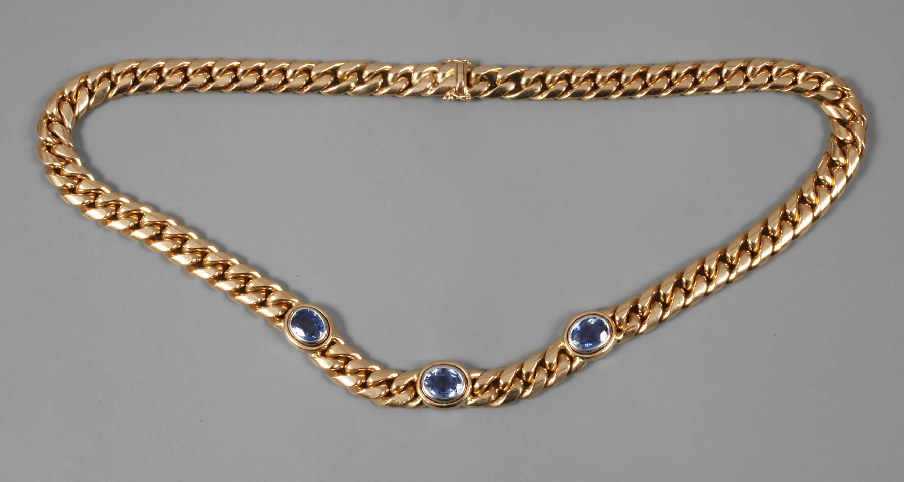 Collier mit Saphiren