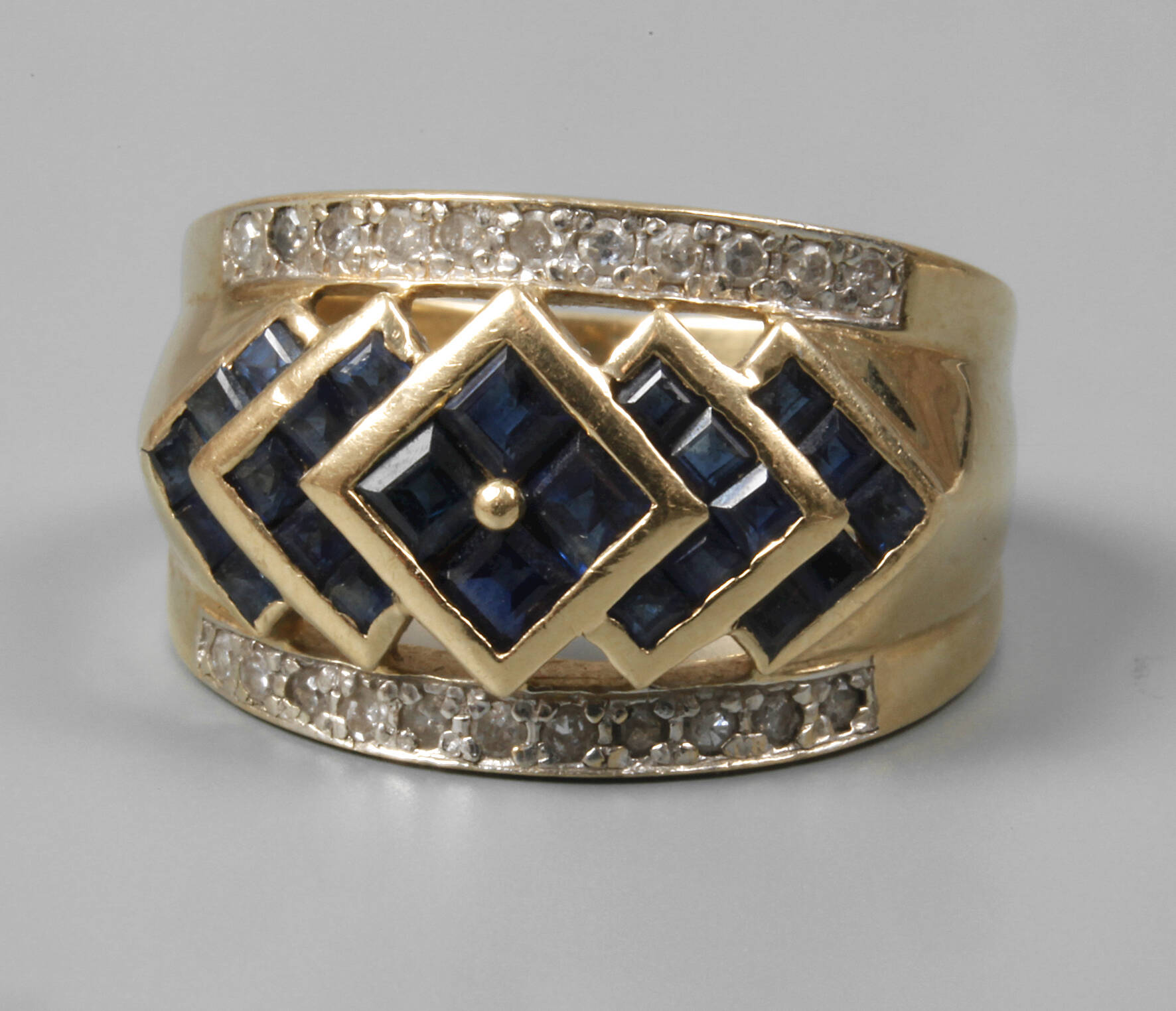 Damenring mit Saphiren