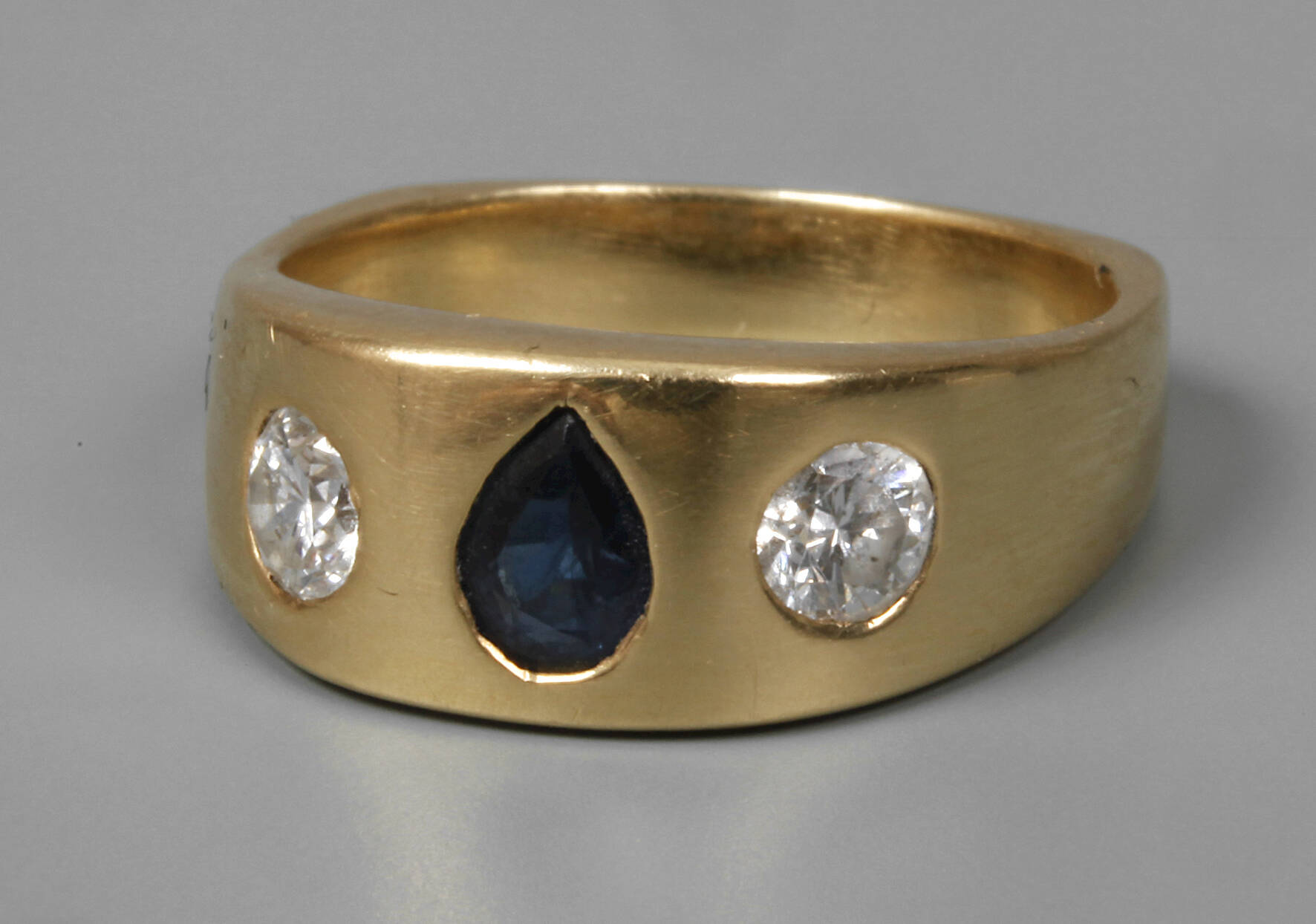 Bandring mit Saphir und Brillanten