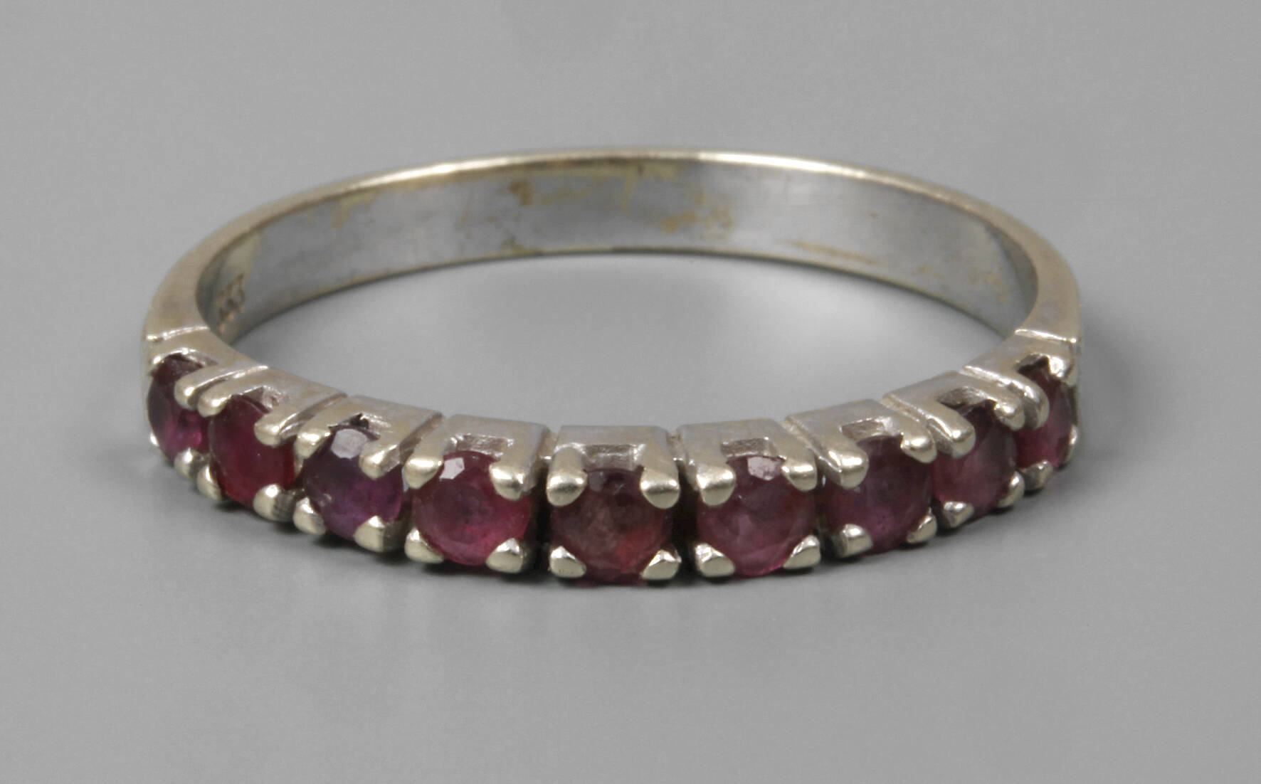 Bandring mit Rubinen