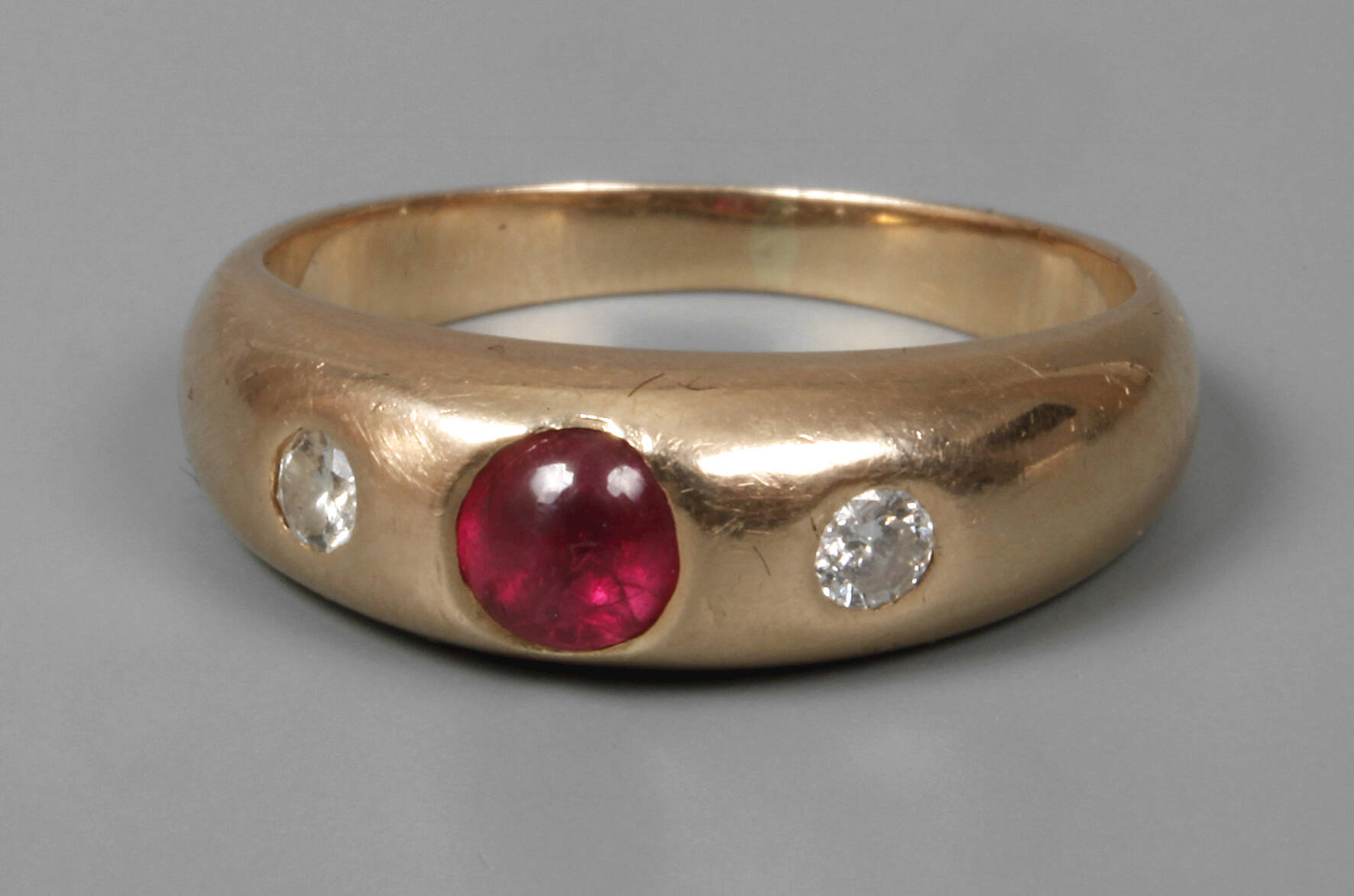 Bandring mit Rubin und Brillanten