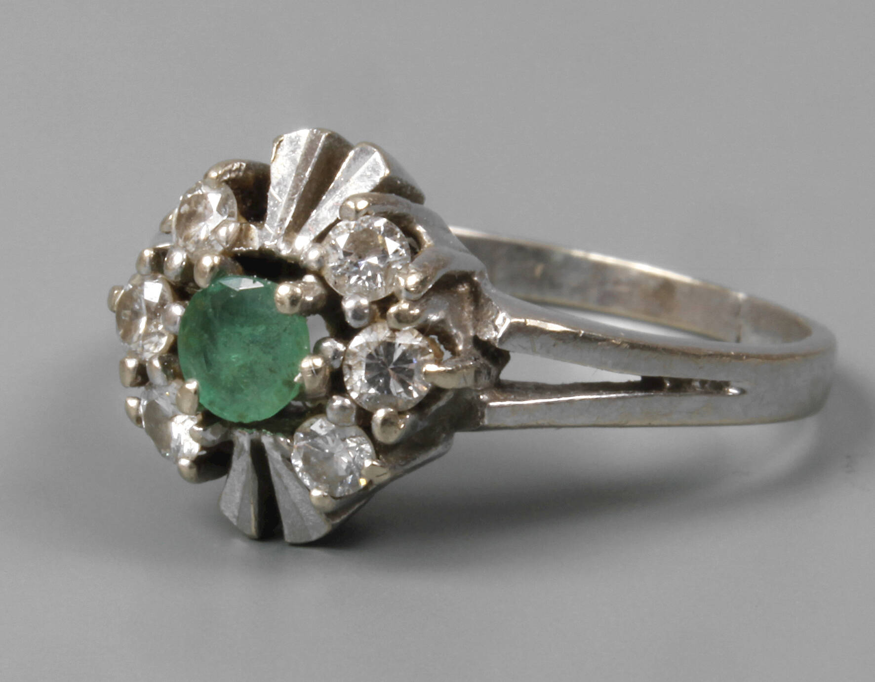 Damenring mit Smaragd