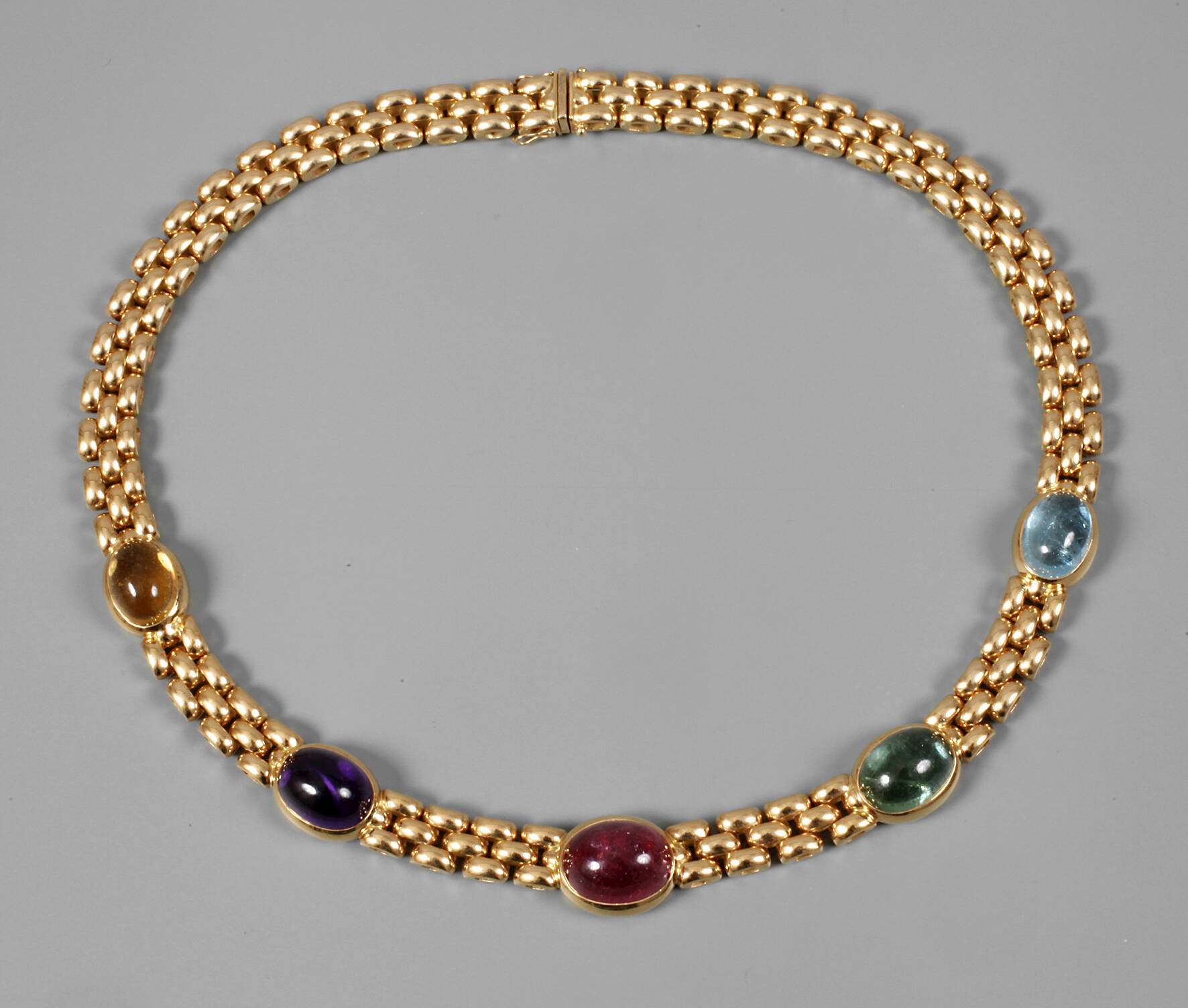Collier mit Farbsteinen