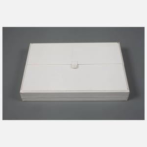 Collier mit Edelsteinbesatz