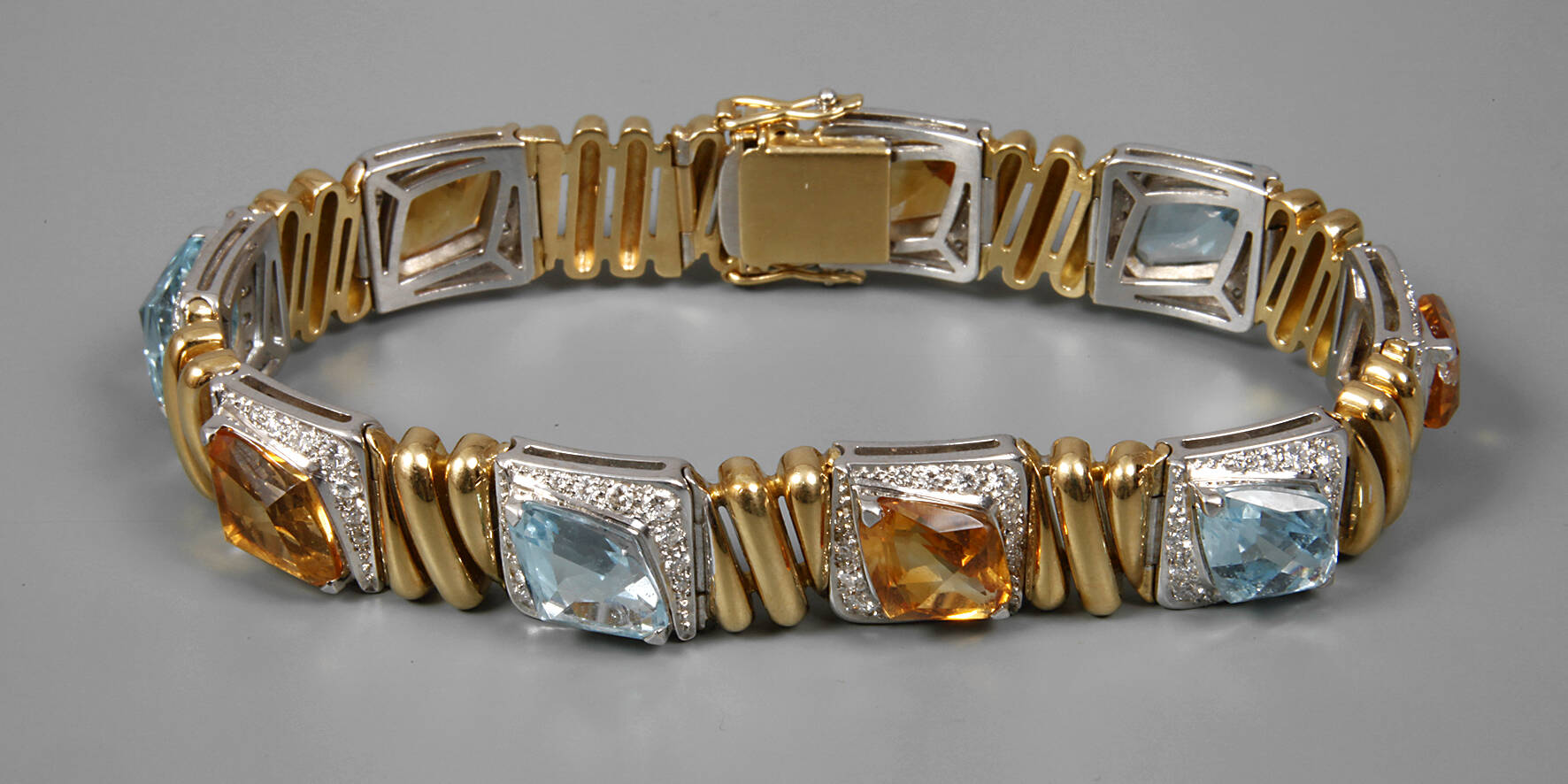 Armband mit Steinbesatz