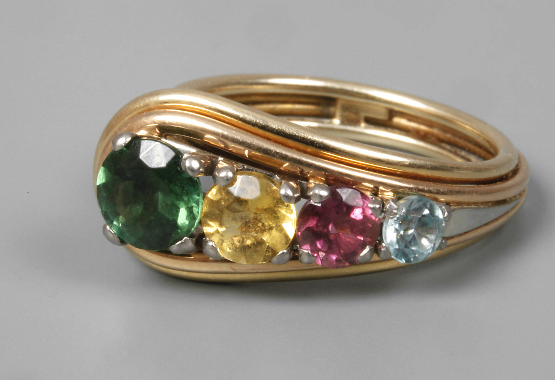 Damenring mit Steinbesatz