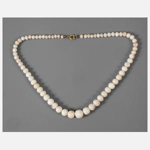 Collier aus weißer Koralle