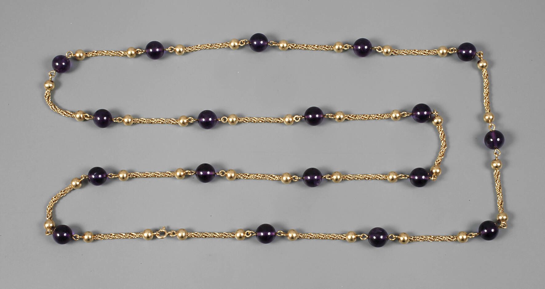 Kette mit Amethystkugeln