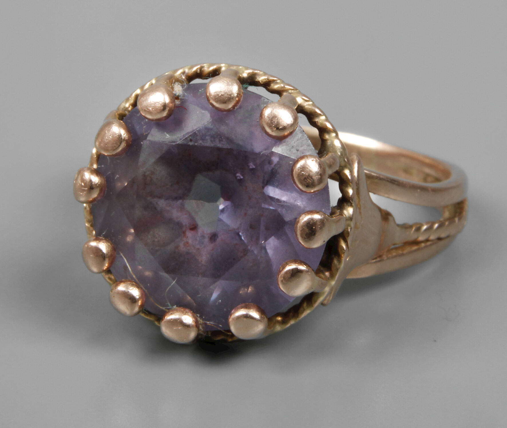 Damenring mit Schmuckstein