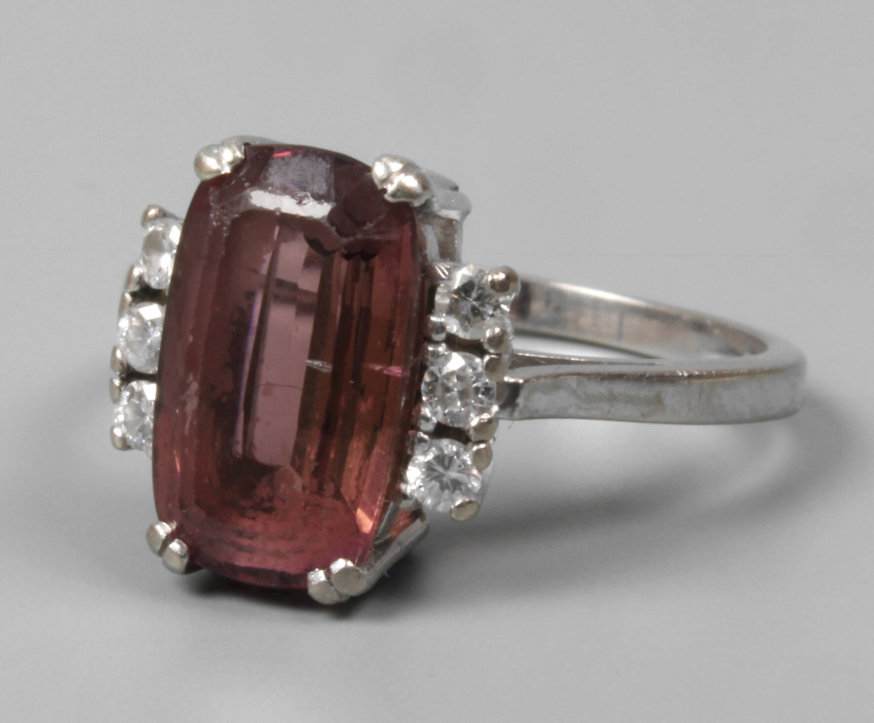 Damenring mit Turmalin und Brillanten