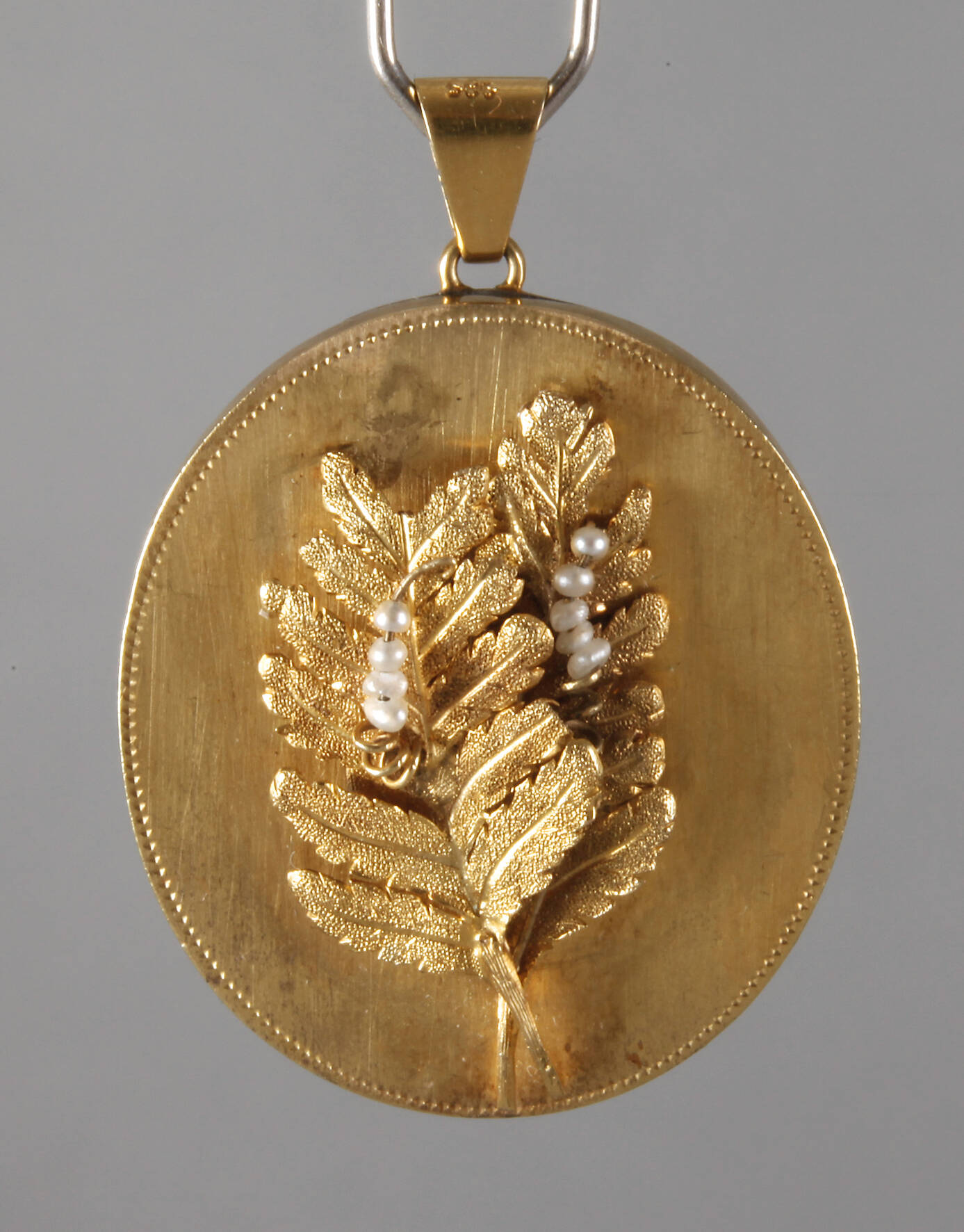 Feiner Medaillonanhänger
