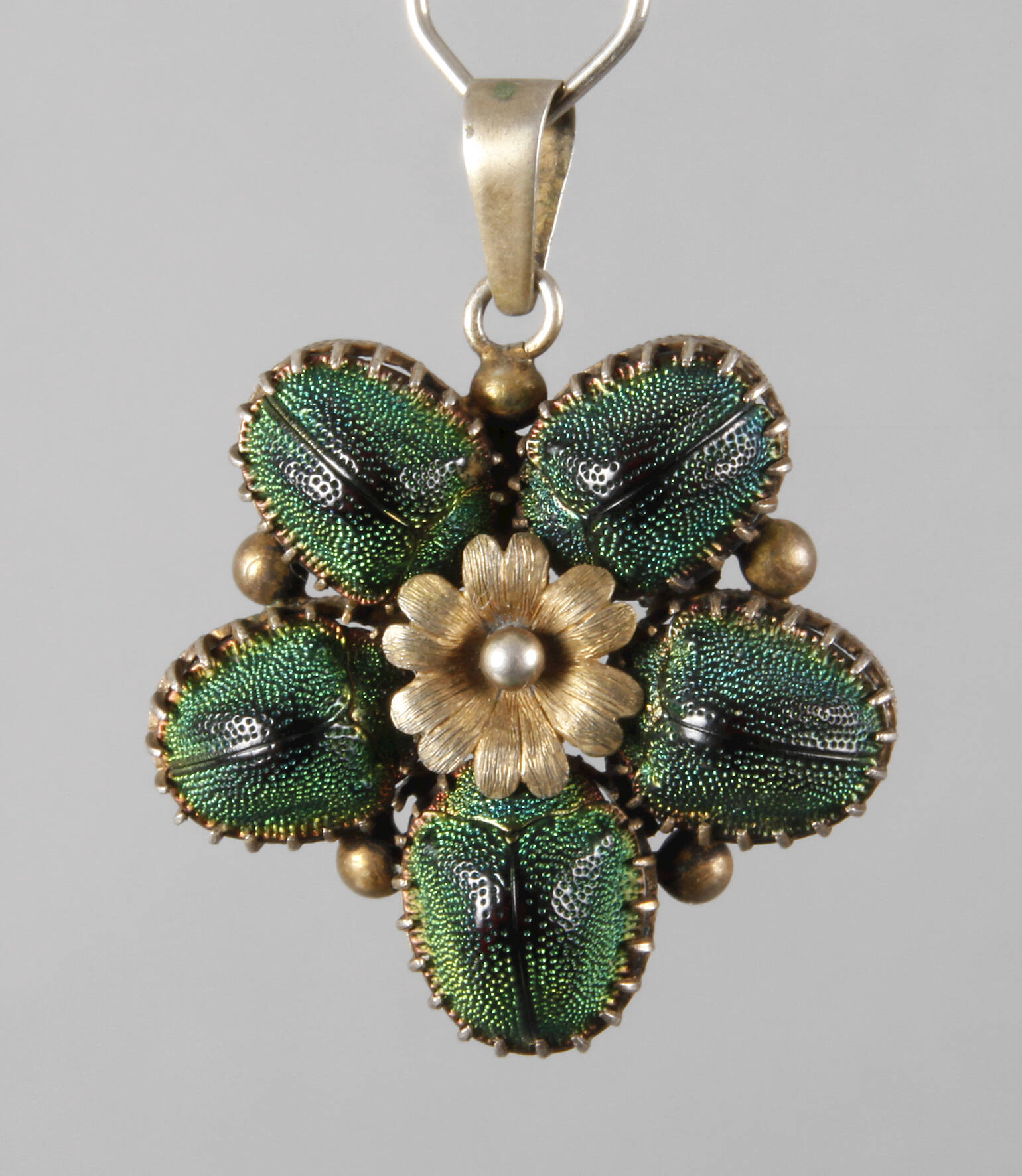 Anhänger mit Laufkäfer