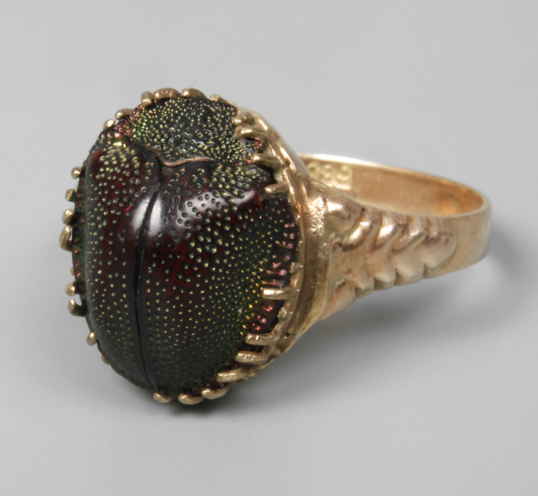 Damenring mit Laufkäfer