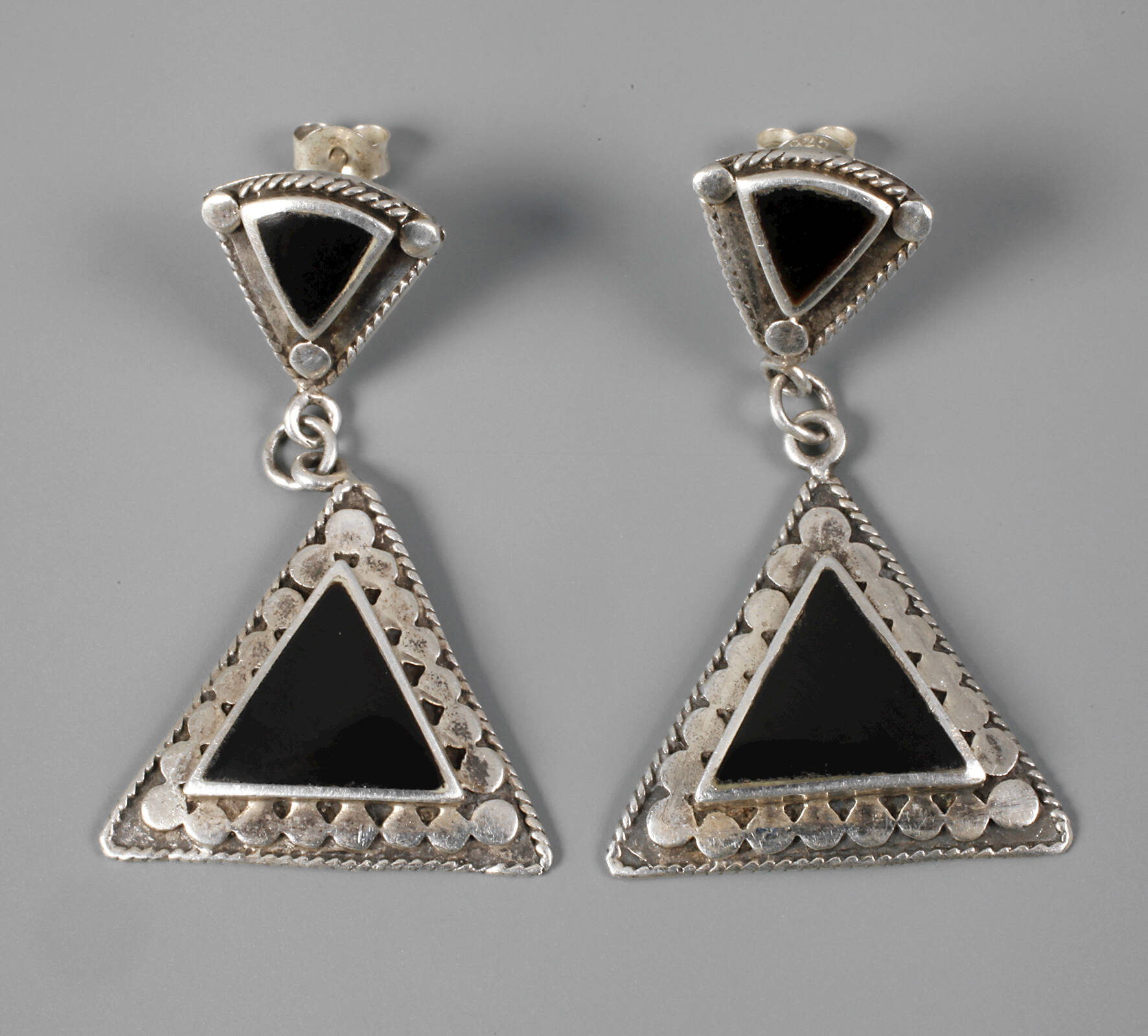 Paar Ohrhänger mit Onyx