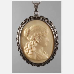 Anhänger mit Elfenbeinschnitzerei