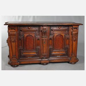 Truhe im Renaissancestil