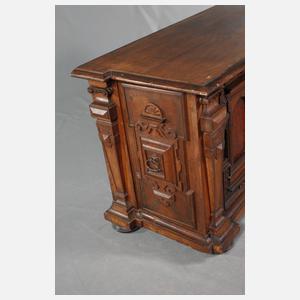 Truhe im Renaissancestil