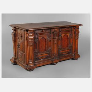 Truhe im Renaissancestil