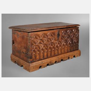 Kleine gotische Truhe