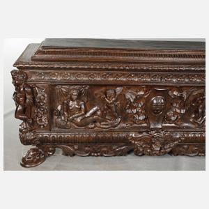 Truhe im Renaissancestil