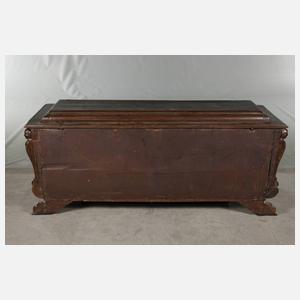 Truhe im Renaissancestil