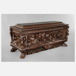 Truhe im Renaissancestil