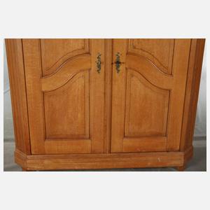 Großer Dielenschrank