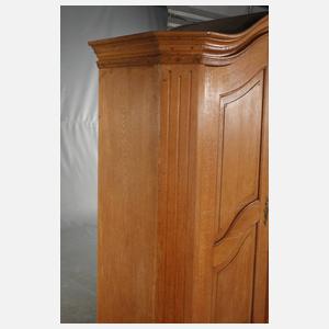 Großer Dielenschrank