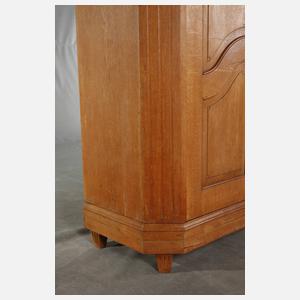 Großer Dielenschrank