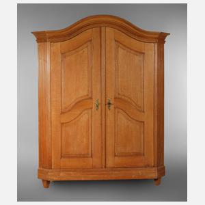 Großer Dielenschrank