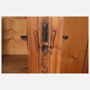 Barocker Kleider-/Wäscheschrank