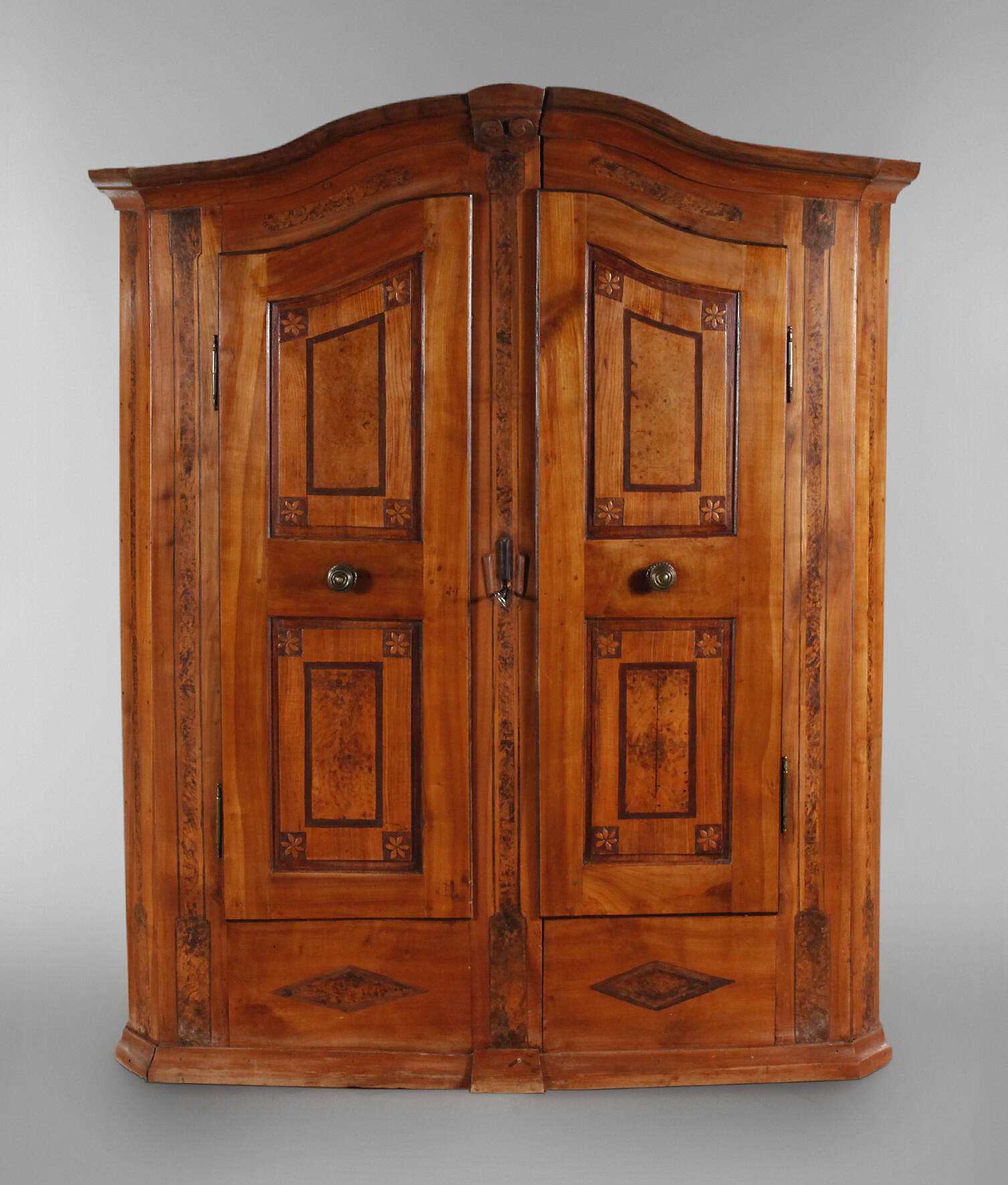 Barocker Kleider-/Wäscheschrank