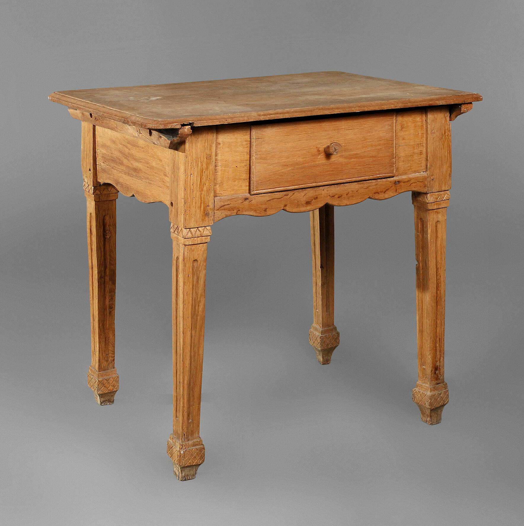 Klassizistischer Küchentisch