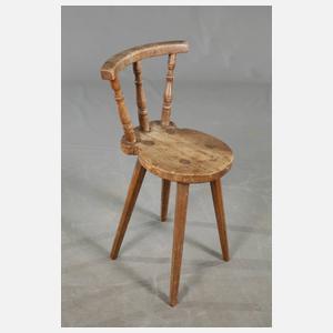 Bauerntisch und zwei Stühle