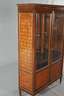 Feiner Vitrinenschrank
